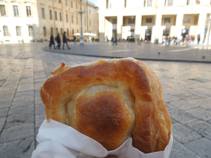 Lecce: Street Food Tasting and Sightseeing Tour - Piazza Duomo and the closed square