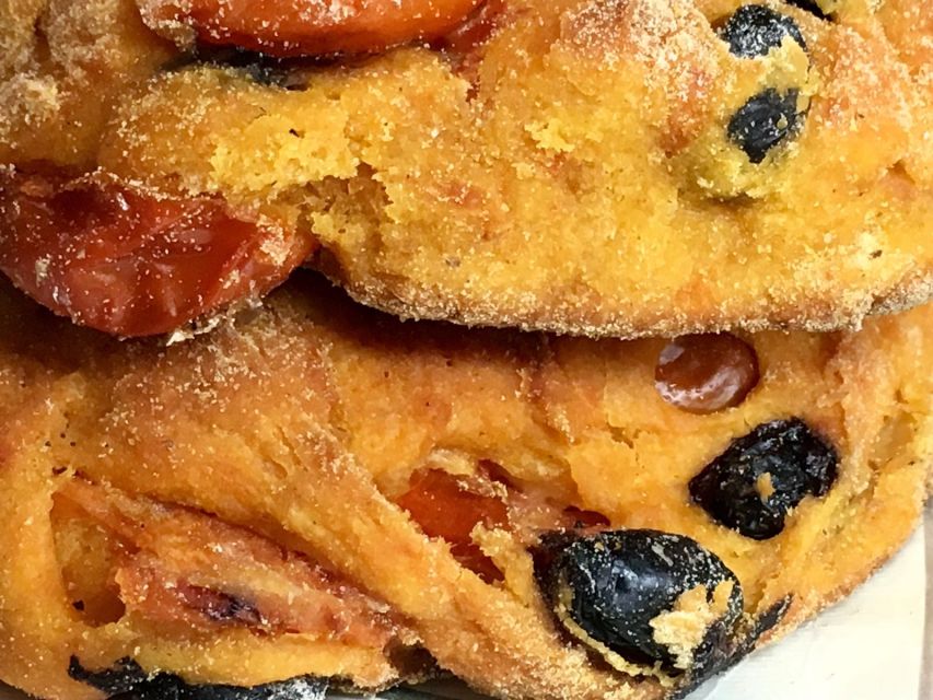 Lecce: Street Food Tasting and Sightseeing Tour - Porta Napoli and the food between monuments
