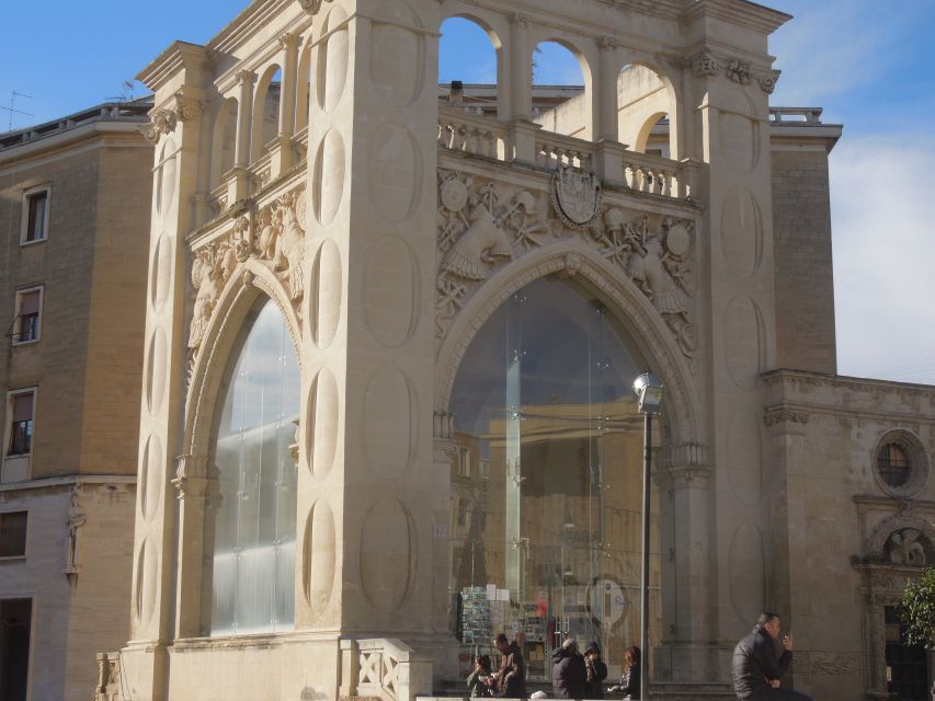 Lecce: Street Food Tasting and Sightseeing Tour - Piazza Sant’Oronzo and the Roman column