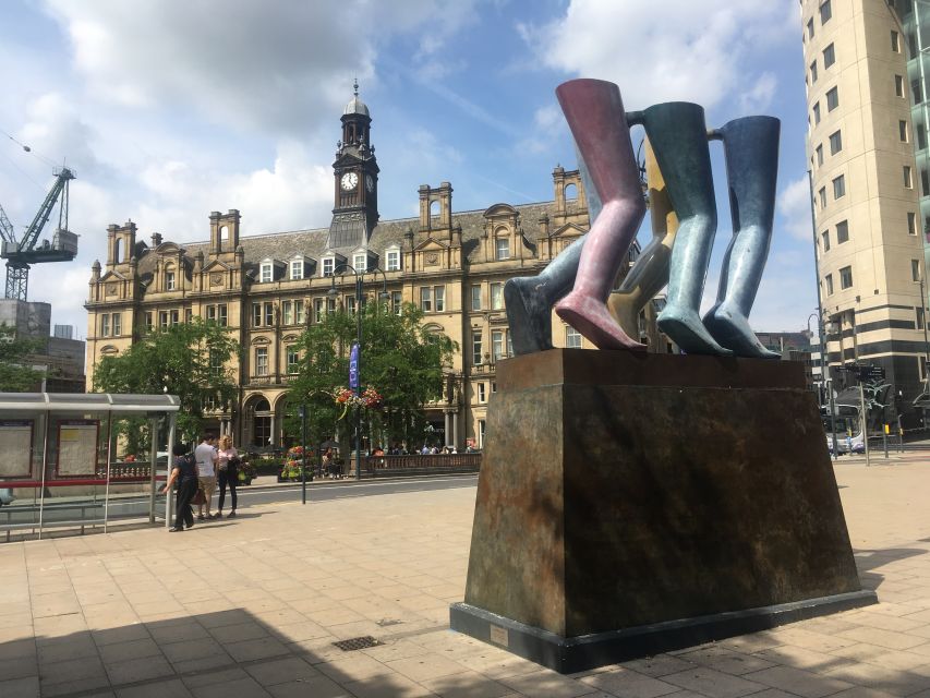 Leeds: 2-Hour Highlights Walking Tour - Leeds Town Hall and the civic center