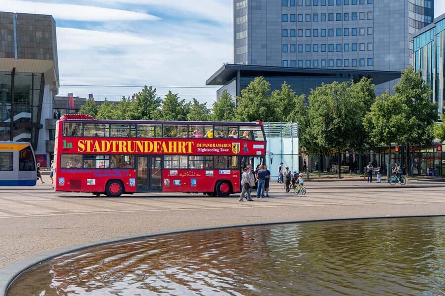 Leipzig: Bus Tour with Walking Tour - The central station and old city