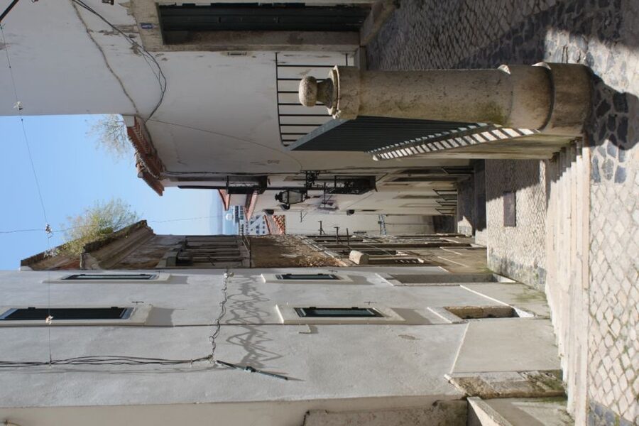Lisbon: Alfama and São Jorge Castle Quarters Walking Tour - Portas do Sol and the view over Alfama