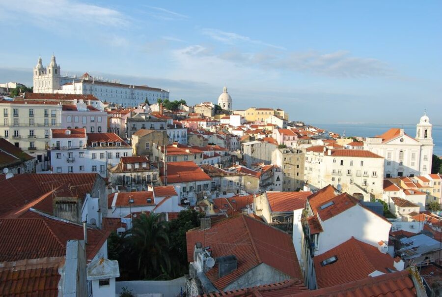 Lisbon: Alfama and São Jorge Castle Quarters Walking Tour - What the São Jorge Castle wording really means