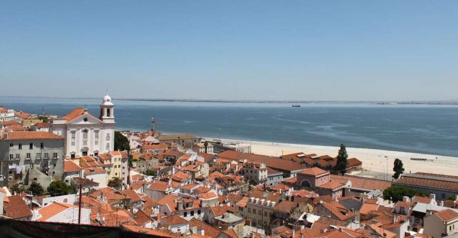 Lisbon: Alfama and São Jorge Castle Quarters Walking Tour - Is $23 a fair price for 150 minutes?