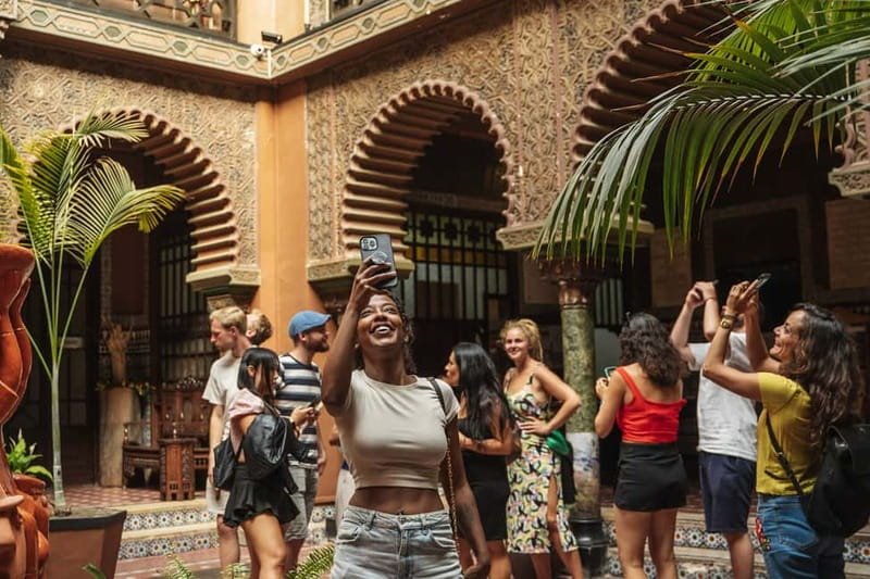 Lisbon: Baixa Food Walking Tour with Drinks - St. Dominic’s Square and local stories