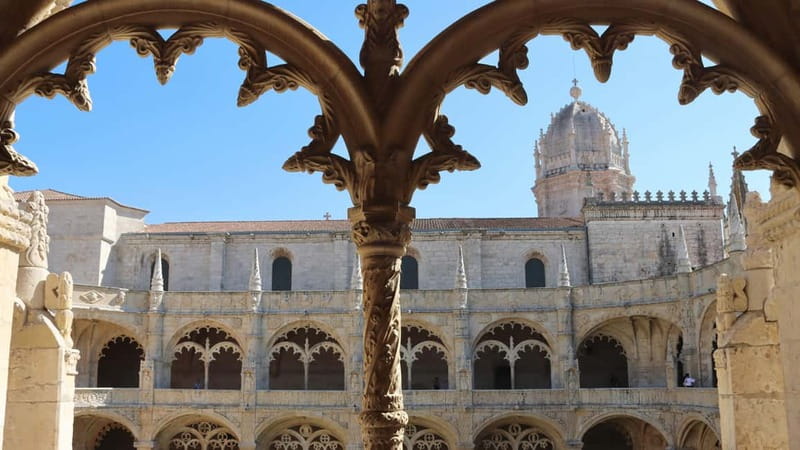 Lisbon: Belem Walking Tour with Jeronimos Monastery Ticket - Pastéis de Belém and the ten-minute sugar stop