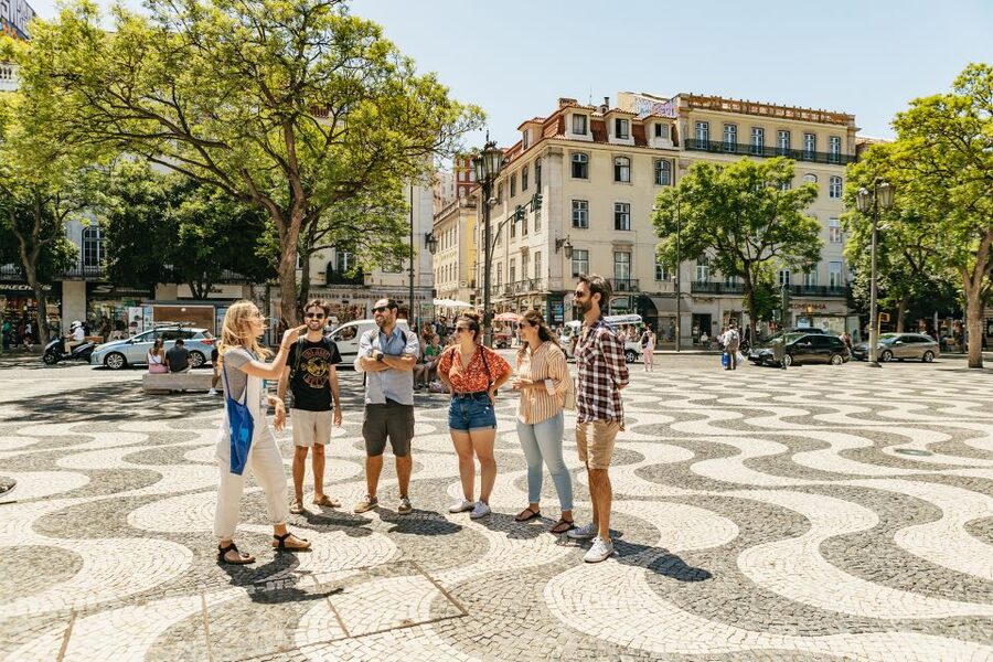 Lisbon: Food and Wine Small Group Walking Tour - First tastes: Vinho Verde and codfish cake