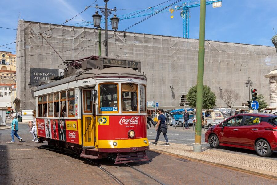 Lisbon: History, Stories and Lifestyle Walking Tour - São Roque Church: modest outside, lavish within