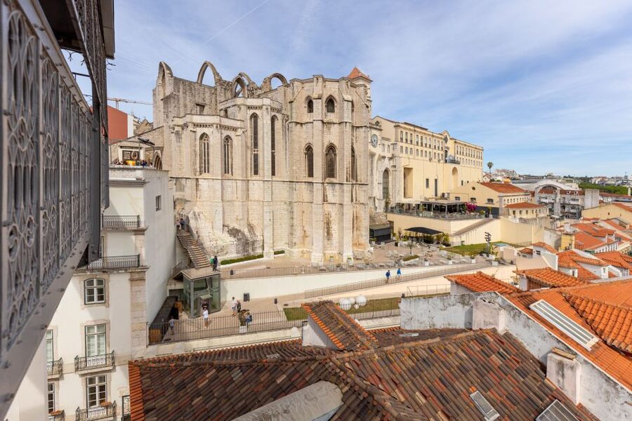 Lisbon: History, Stories and Lifestyle Walking Tour - Carmo Convent and the memory of 1974