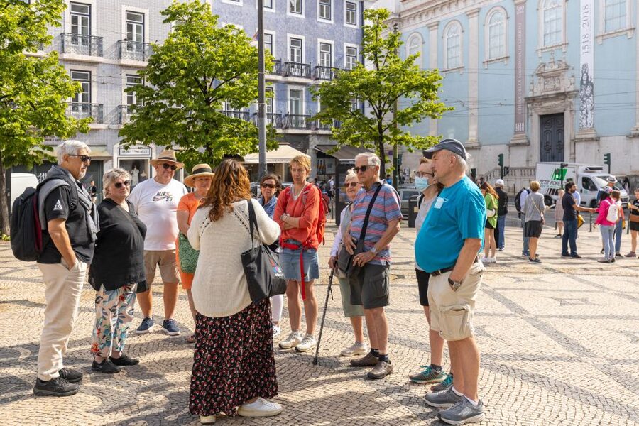 Lisbon: History, Stories and Lifestyle Walking Tour - Lisbon Cathedral and the final view of the past