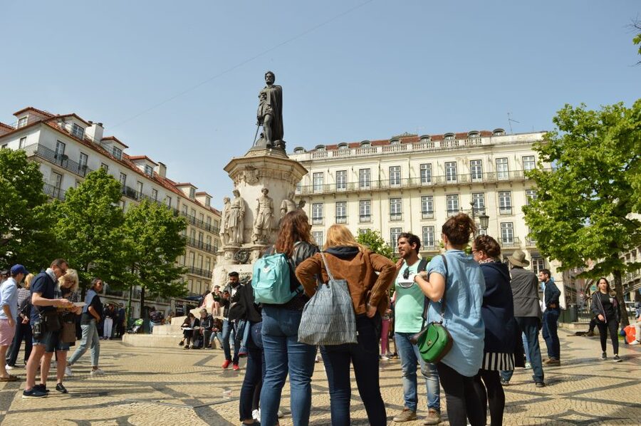 Lisbon: Starter Walking Tour to the highlights in German - Baixa and Rossio: Lisbon rebuilt in straight lines