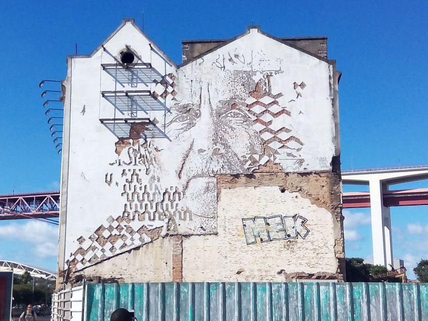 Lisbon: Street Art Walk - The physical side of the walk