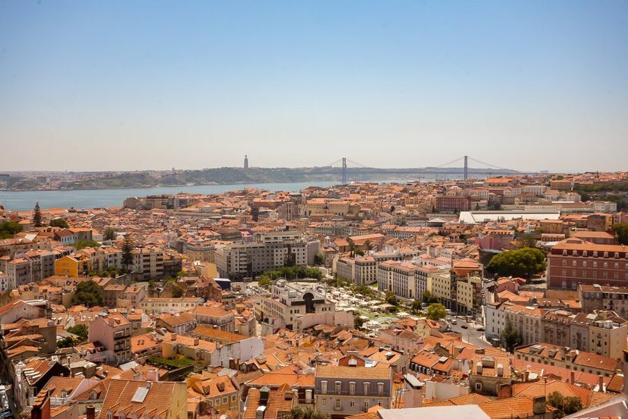 Lisbon Tram No. 28 Ride & Walking Tour - How the guides shape the experience