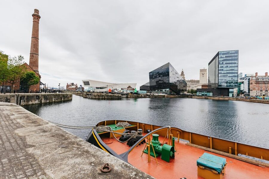 Liverpool: The Beatles and Cavern Quarter Walking Tour - Starting at the Queen Victoria Monument
