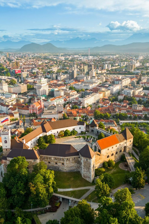 Ljubljana: 2h walking tour with local guide - What the guides add to the walk
