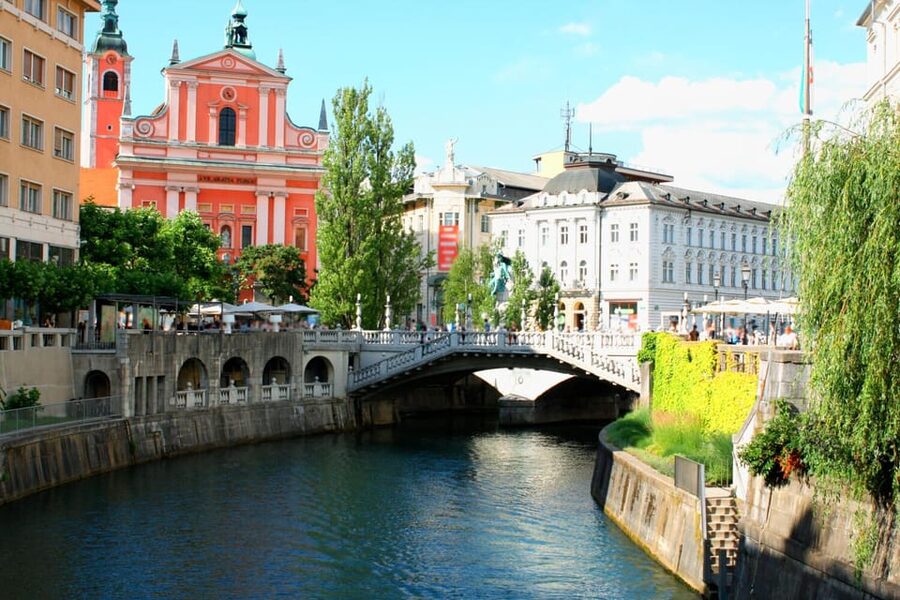 Ljubljana: 2h walking tour with local guide - How much walking and time should you expect?