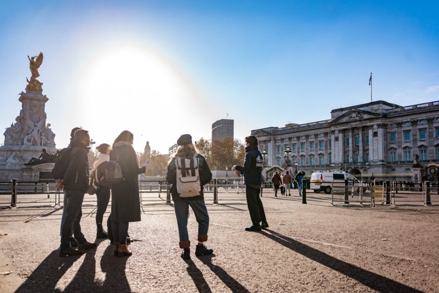 London: Best Landmarks Walking Tour - Horse Guards Parade and the Churchill War Rooms