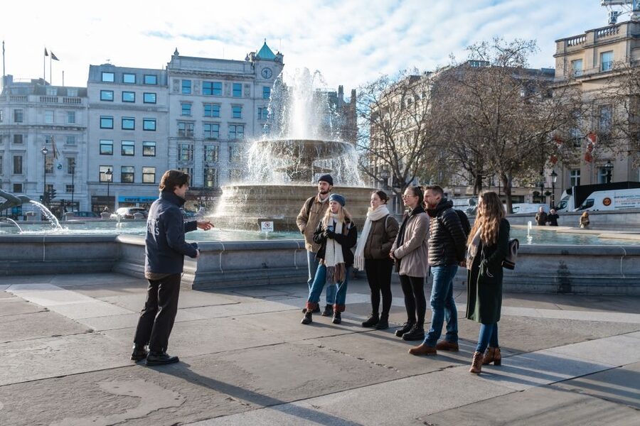 London: Best Landmarks Walking Tour - What the guides add to the experience