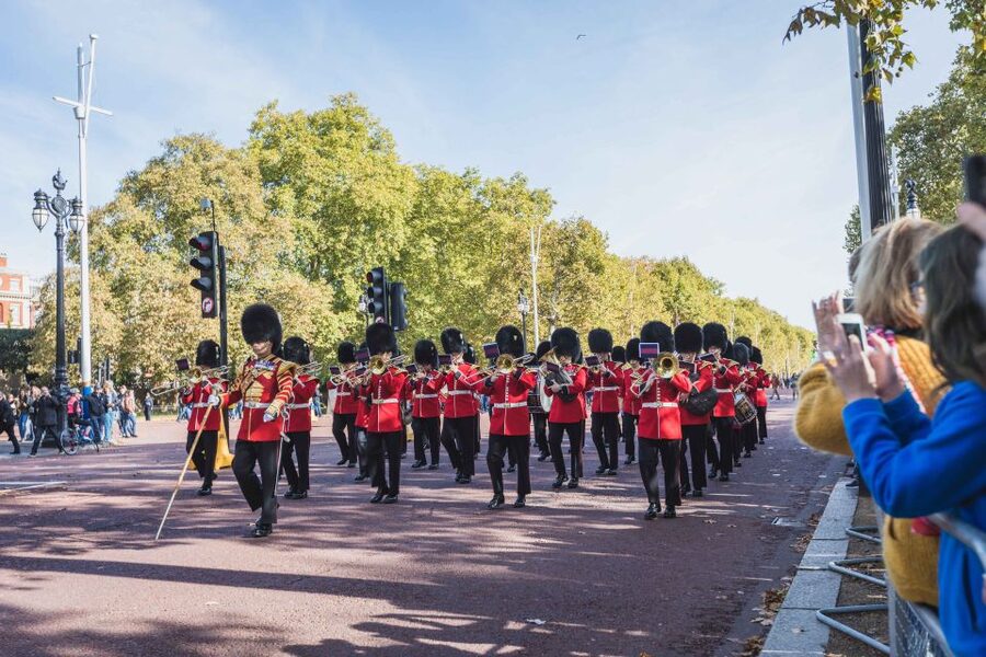 London: Changing of the Guard Walking Tour - St James’s Palace and the first royal views