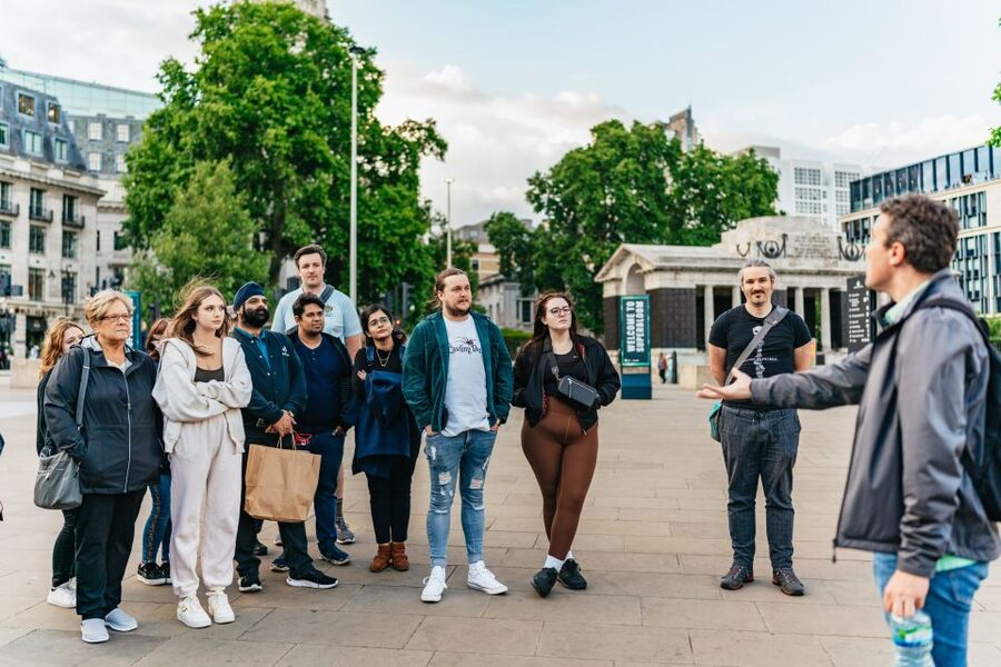 London: Ghastly Ghosts 2-Hour Walking Tour - How the guides shape the evening