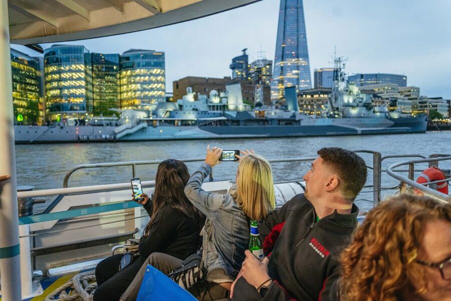 London: Ghost Walk and River Thames Boat Ride - Key points at a glance