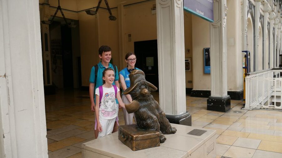London: Guided Paddington Bear Walking Tour - Portobello Market and the final stretch