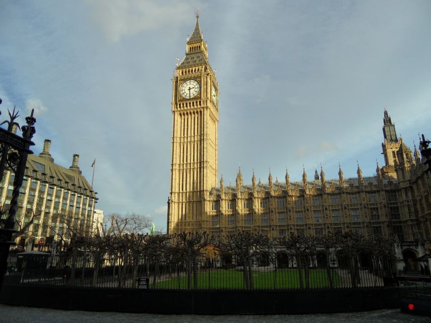 London: Harry Potter 3-Hour Private Walking Tour - London landmarks between the film locations