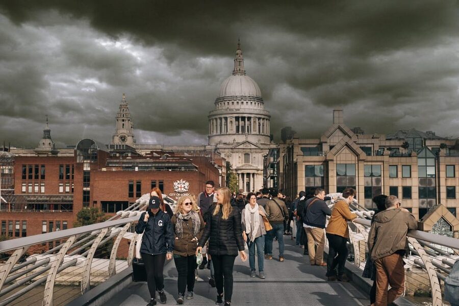 London: Harry Potter Walking Tour in German - Shakespeare’s Globe and the Millennium Bridge
