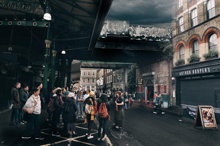 London: Harry Potter Walking Tour in German - The transport choice: Thames boat or London Underground