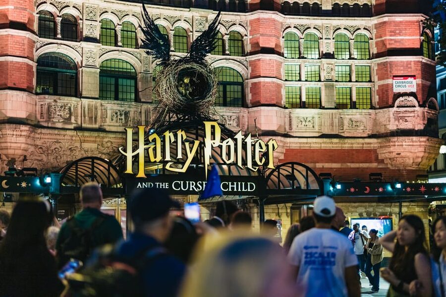 London: Harry Potter Walking Tour in German - Trafalgar Square and the central London stretch