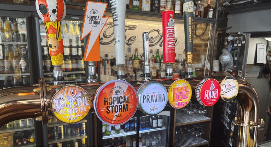 London: Historic London Pub Walking Tour - The first pub stops and London’s old drinking culture
