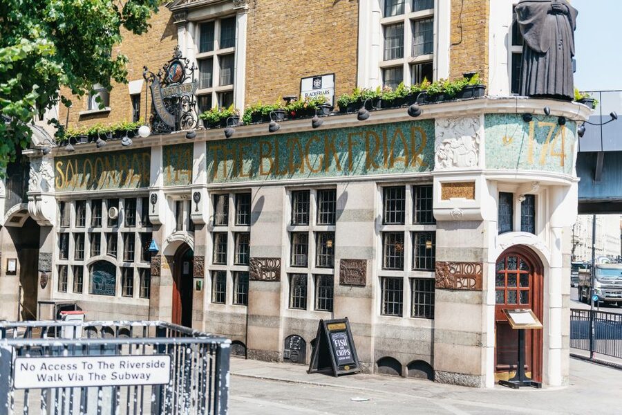 London: Historic Pubs of Central London Walking Tour - Why this pub walk feels different from a standard London tour