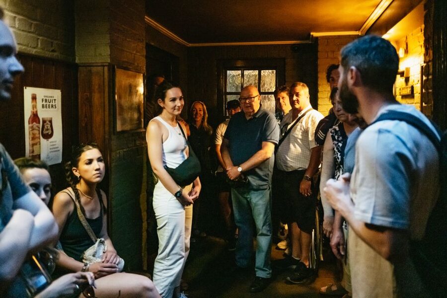 London: Historic Pubs of Central London Walking Tour - What the guides add to the experience