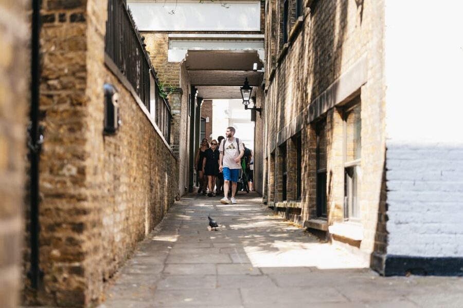 London: Historic Pubs of Central London Walking Tour - From St Paul’s to the old city lanes