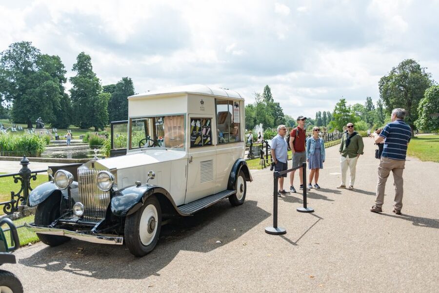 London: Kensington Palace Afternoon Tea & Guided Walk - Royal Stories From Queen Victoria to Princess Diana