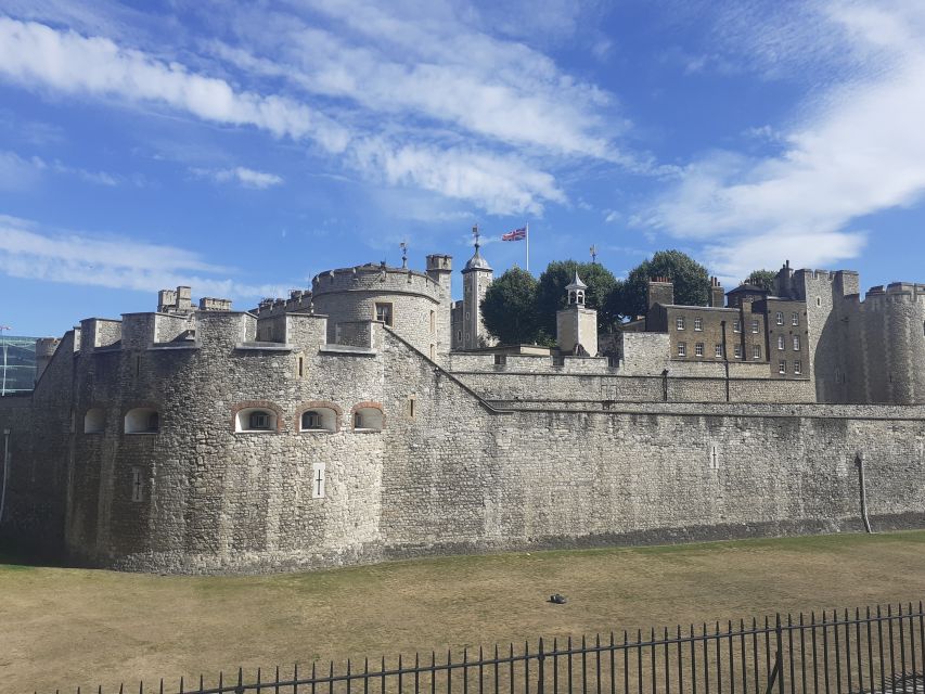 London: Medieval History Walking Tour from The Tower - Pace, walking conditions, and accessibility