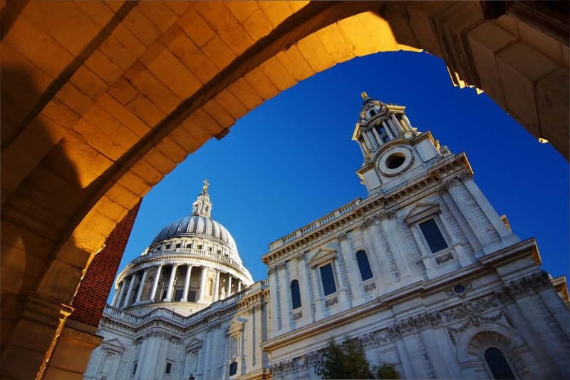 London: Old City Walking Tour - London Bridge and the river walk