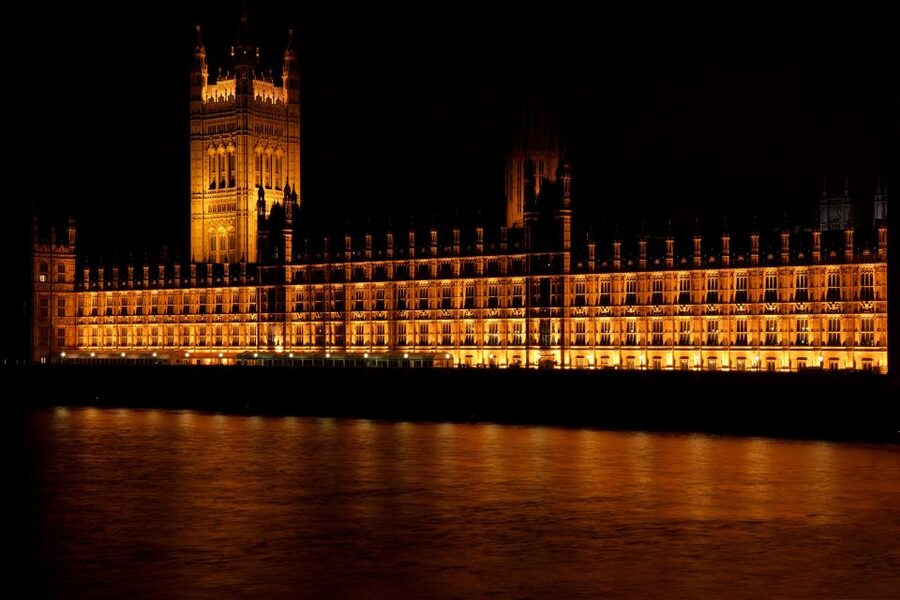 London: Private Walking Tour with a Local - Why the longer four-to-six-hour option costs more