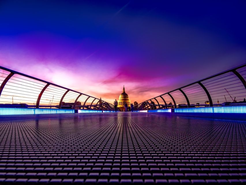 London: Private Walking Tour with a Local - Guides with different strengths