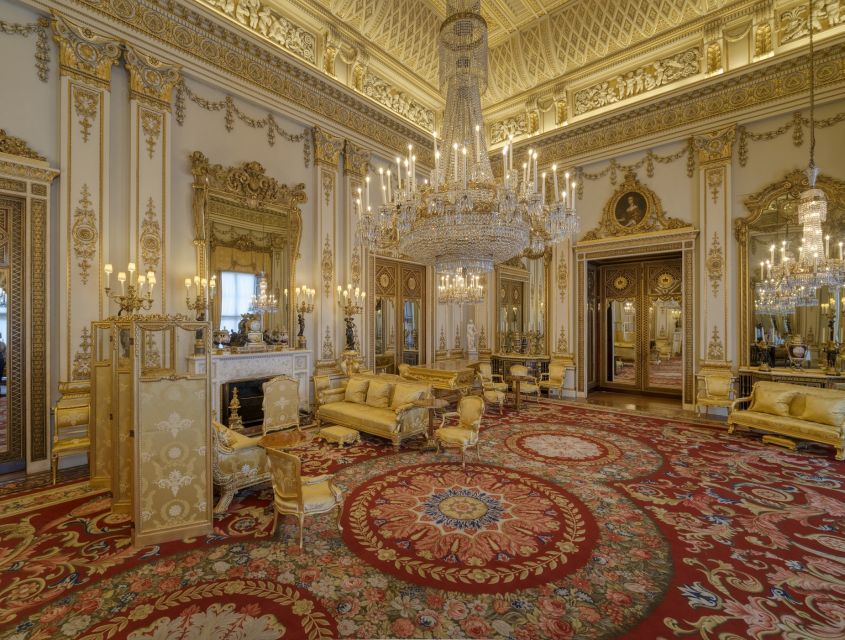 London: Royal Walking Tour and Buckingham Palace Audio Tour - From William III’s statue to the royal route