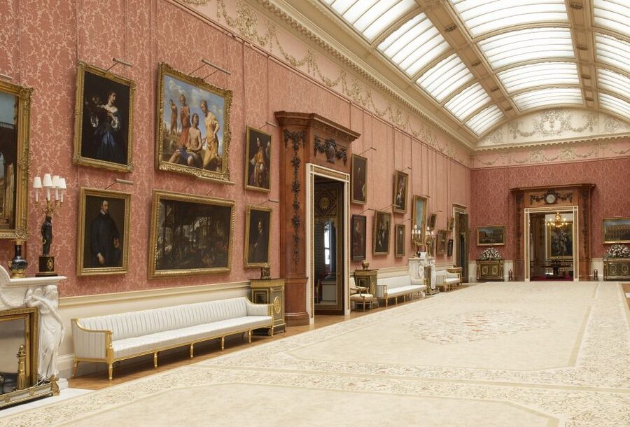 London: Royal Walking Tour and Buckingham Palace Audio Tour - The King’s Tour Artists exhibition in 2025