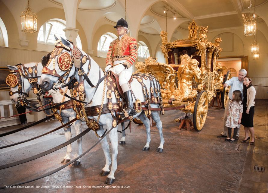 London: Royal Walking Tour with Guard Change & Royal Mews - Green Park and Clarence House