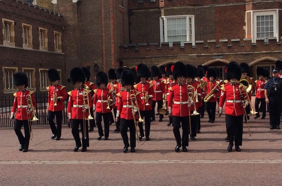 London: Royalty Walking Tour with Changing of The Guard - Trafalgar Square and the move from royal London to public London