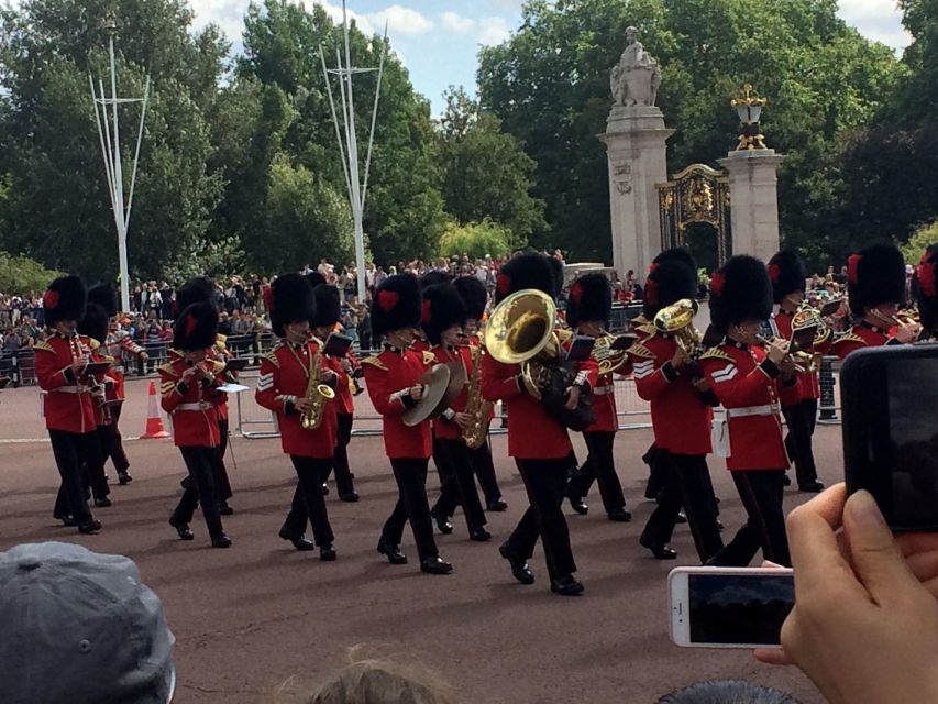 London: Royalty Walking Tour with Changing of The Guard - Horse Guards Parade and the royal military connection