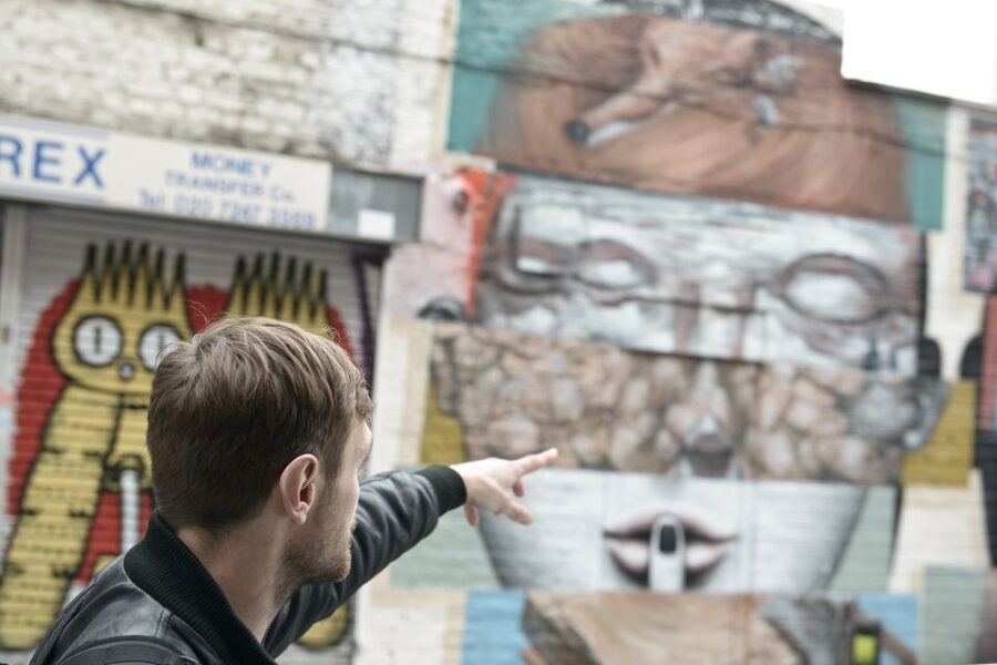 London: Street Art and Graffiti Guided Walking Tour - Meeting at Spitalfields and entering the East End