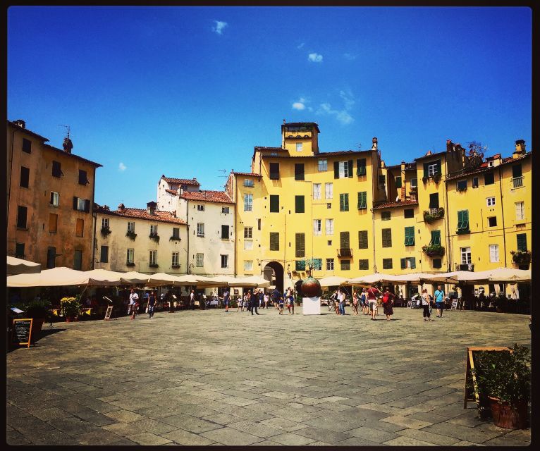 Lucca: 2-Hour City Center Walking Tour - San Frediano and Piazza Anfiteatro
