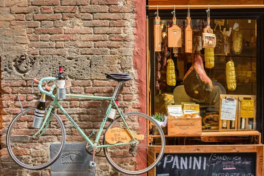 Lucca: Guided Food Walking Tour with Tastings - Key points at a glance