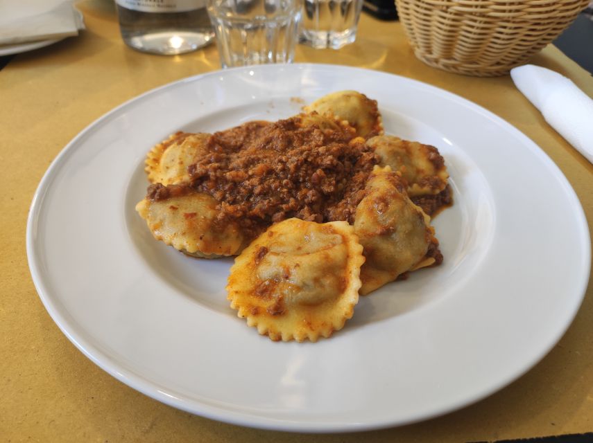 Lucca: Guided Food Walking Tour with Tastings - First stop: wine, cheese, and Tuscan cold cuts