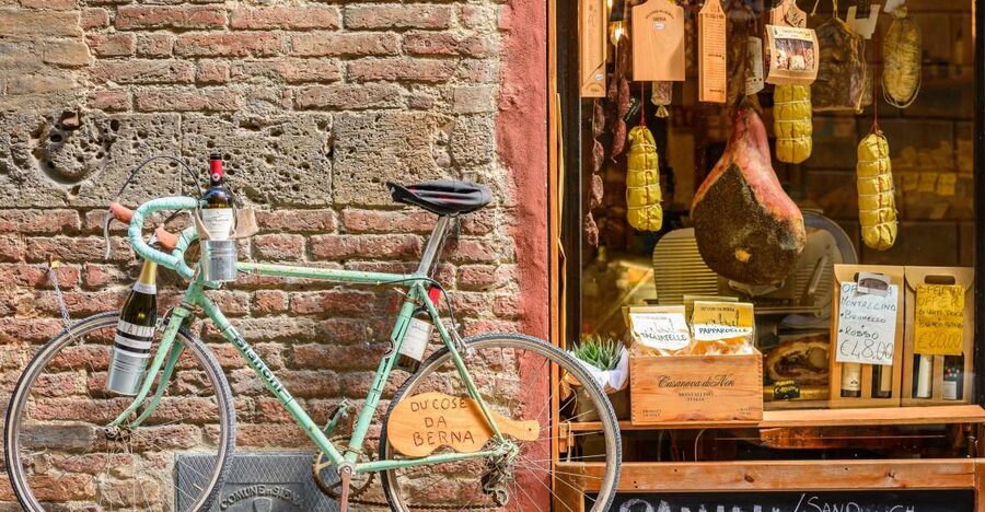 Lucca: Guided Food Walking Tour with Tastings - The cafe stop and smaller local snacks