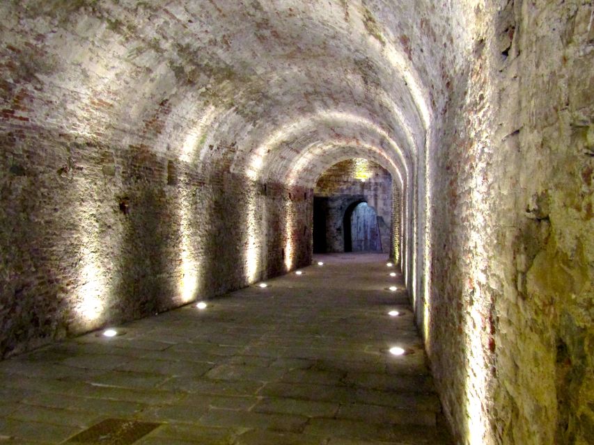 Lucca: Renaissance City Walls Walking Tour - Entering the bastions and restored rooms